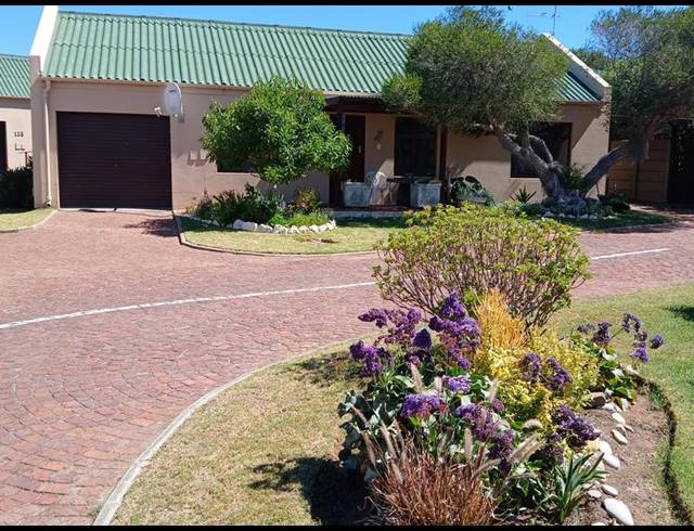 2 BEDROOM HOUSE FOR SALE IN STILBAAI-WES